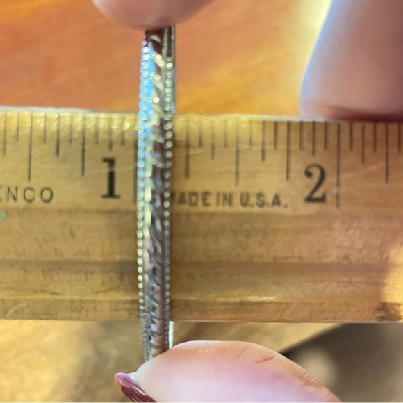 Vintage silver tone bangle large twist - Picture 4 of 4